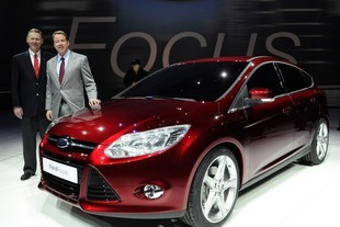 Alan Mulally a Bill Ford jr. představují Ford Focus 2012