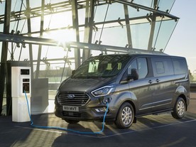 Ford Tourneo Custom Plug-In Hybrid 