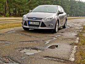 Ford předvídá výmoly v silnici