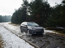 Ford předvídá výmoly v silnici
