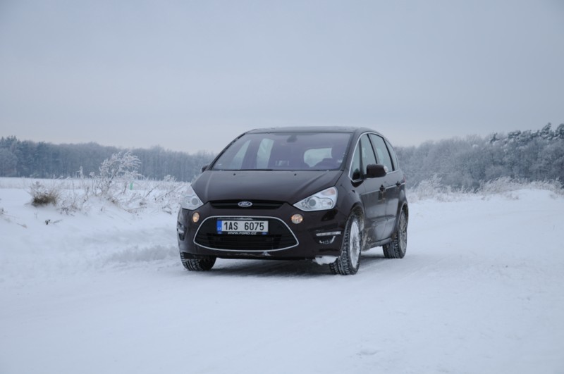 Ford S-MAX 2,0 TDCi Titanium - přítel na cestách