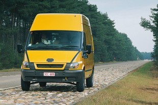 Ford transit na zkušební dráze v Lommelu