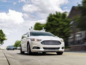 Ford Fusion s autonomním řízením při testech v USA