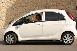 autoweek.cz - Peugeot iOn pro královnu