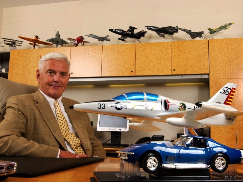 Bob Lutz chválí elektromobily