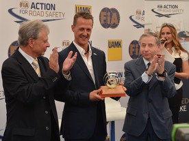 autoweek.cz - Den bezpečnosti silničního provozu navštívil Michael Schumacher
