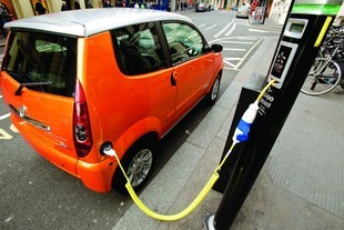 autoweek.cz - Elektrické automobily ženou automobilový průmysl do pasti