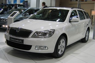 autoweek.cz - Domácí premiéry Škody Superb Combi a Octavie LPG