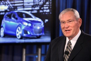 autoweek.cz - Whitacre posiluje své postavení v čele GM