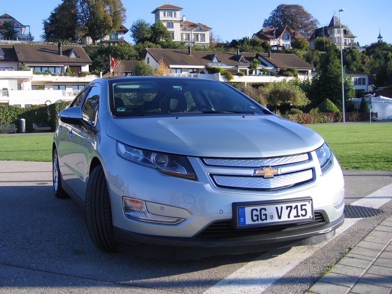 Chevy Volt a Nissan Leaf vítězí nad Toyotou Prius