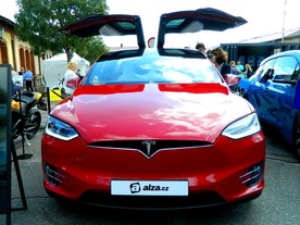 Tesla Model X v nabídce Alza