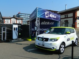 Future Port Prague 2018: Alza už nabízí elektromobily i dobíjecí stanice