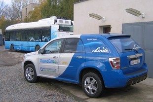 Setkání - GM HydroGen 4 a TriHyBus v Neratovicích