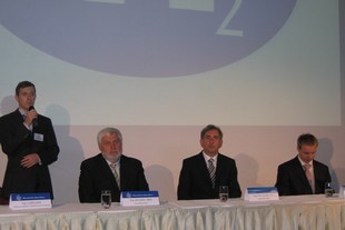 Zástupci ÚJV a Linde Gas