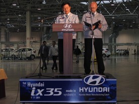 President HMMC Kang Ho-don a generální manažer pro PR Petr Vaněk  