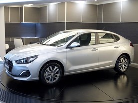 autoweek.cz - Hyundai i30 Fastback už se vyrábí