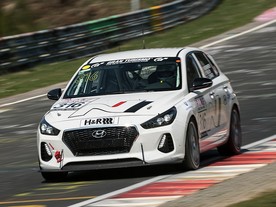 Hyundai i30 N při VLN na Nordschleiffe
