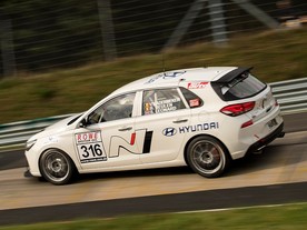 Hyundai i30 N při VLN na Nordschleiffe