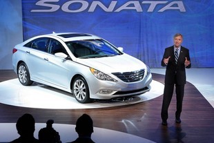President HMA John Krafcik představuje v LA nový Hyundai Sonata