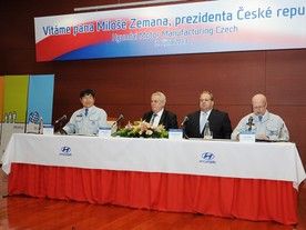 navštívil závod HMMC