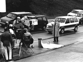 Iacocca propaguje první minivan Plymouth Voyager