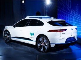 Jaguar I-Pace s autonomním řízením Waymo 