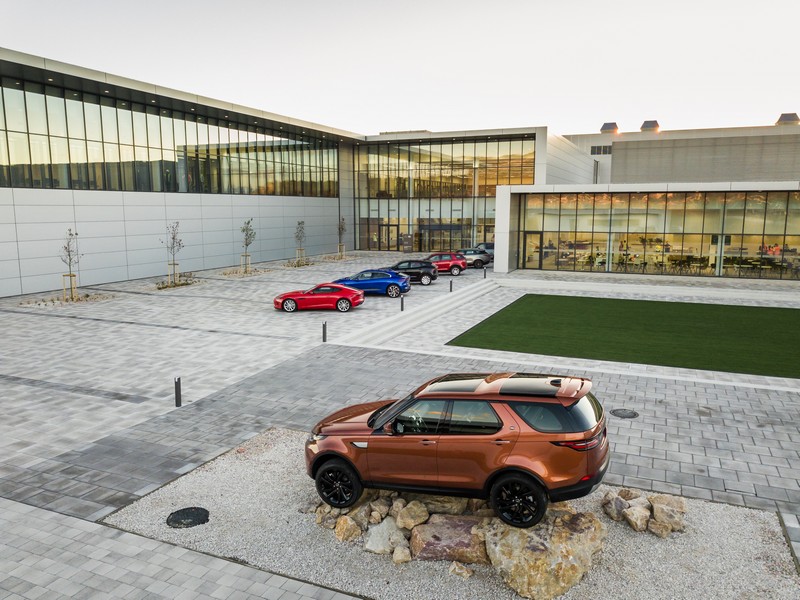 Jaguar Land Rover otevřel továrnu v Nitře