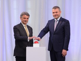 Generální ředitel JLR Ralf Speth a premiér Peter Pellegrini 
