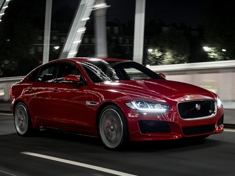 Jaguar XE se představuje