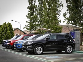 Jeep Renegade 4xe a Compass 4xe