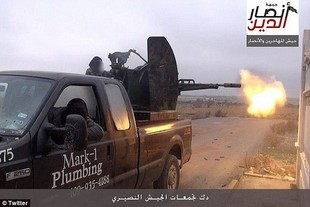 Ford F-250 Super Duty firmy Mark-1 Plumbing jako vozidlo džihádistické skupiny Ansar al-Din