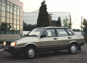 Lada Samara GL Saloon v exportní podobě pr Velkou Británii