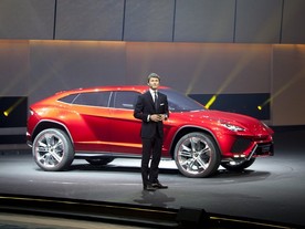 Stephan Winkelmann a Lamborgini Urus