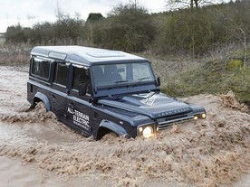 autoweek.cz - Land Rover Defender s elektrickým pohonem