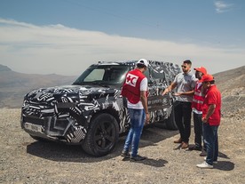 Land Rover Defender - test IFRC v SAE