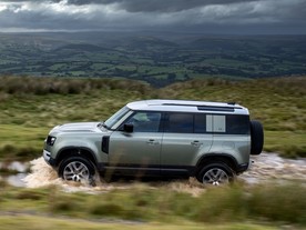 Land Rover Defender 110 P400e PHEV AWD 