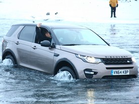 Land Rover Discovery Sport na Islandu