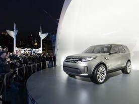 Land Rover Discovery Vision a SpaceShip Two společnosti Virgin Galactic