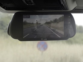 autoweek.cz - Land Rover vyvíjí „průhledný“ přívěs