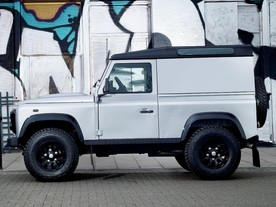 Land Rover Defender 2011