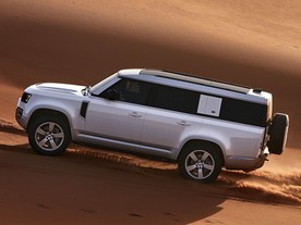 Land Rover Defender 130 