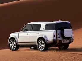 Land Rover Defender 130 