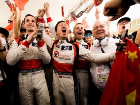 V boxu týmu Jackie Chan DC Racing