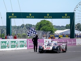 Porsche 919 Hybrid (Bernhard/Bamber/Hartley)
