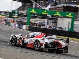 Toyota Gazoo TS050 Hybrid, která se zastavila v posledním kole na vedoucí pozici