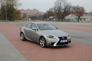 Lexus IS 300h Premium