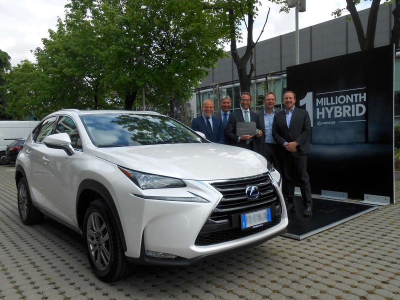 Lexus prodal  milion vozů s hybridním pohonem