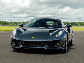 Lotus Emira - test Jenson Button