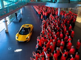 Oslavy 50 let McLarenu ve Wokingu