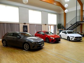 Mercedes-Benz A180d (W177) vlevo a vpravo Progressive, uprostřed Line AMG